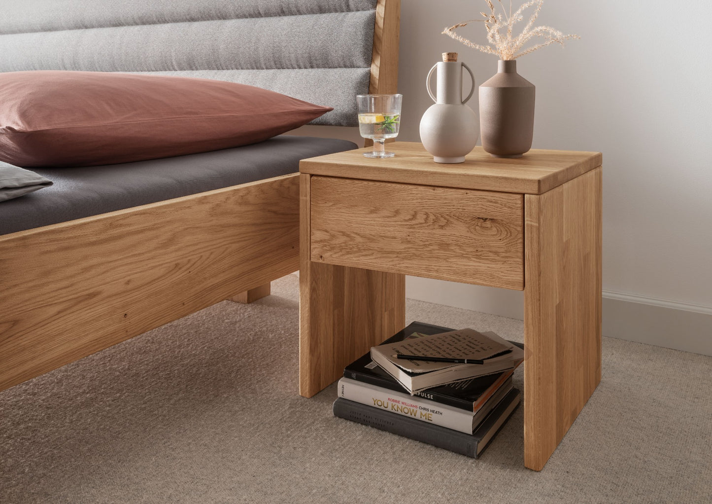 Nachttisch LISA aus massiver Eiche – Modernes Design mit Schublade