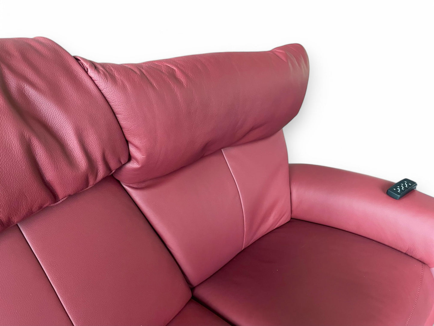 Sofa Leder Himolla 4897 Trapezsofa – Elektrisches in Oxblood mit Herz-Waage-Funktion & Klapptisch in Nussbaum
