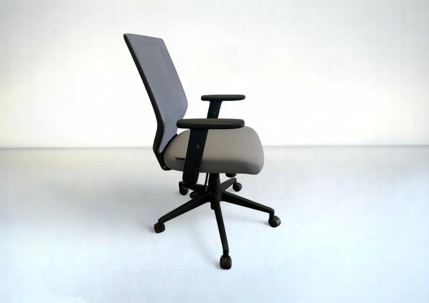 Bürostuhl Dauphin Drehstuhl Grau – Ergonomisch mit Netzbespannung & Flachgewebe