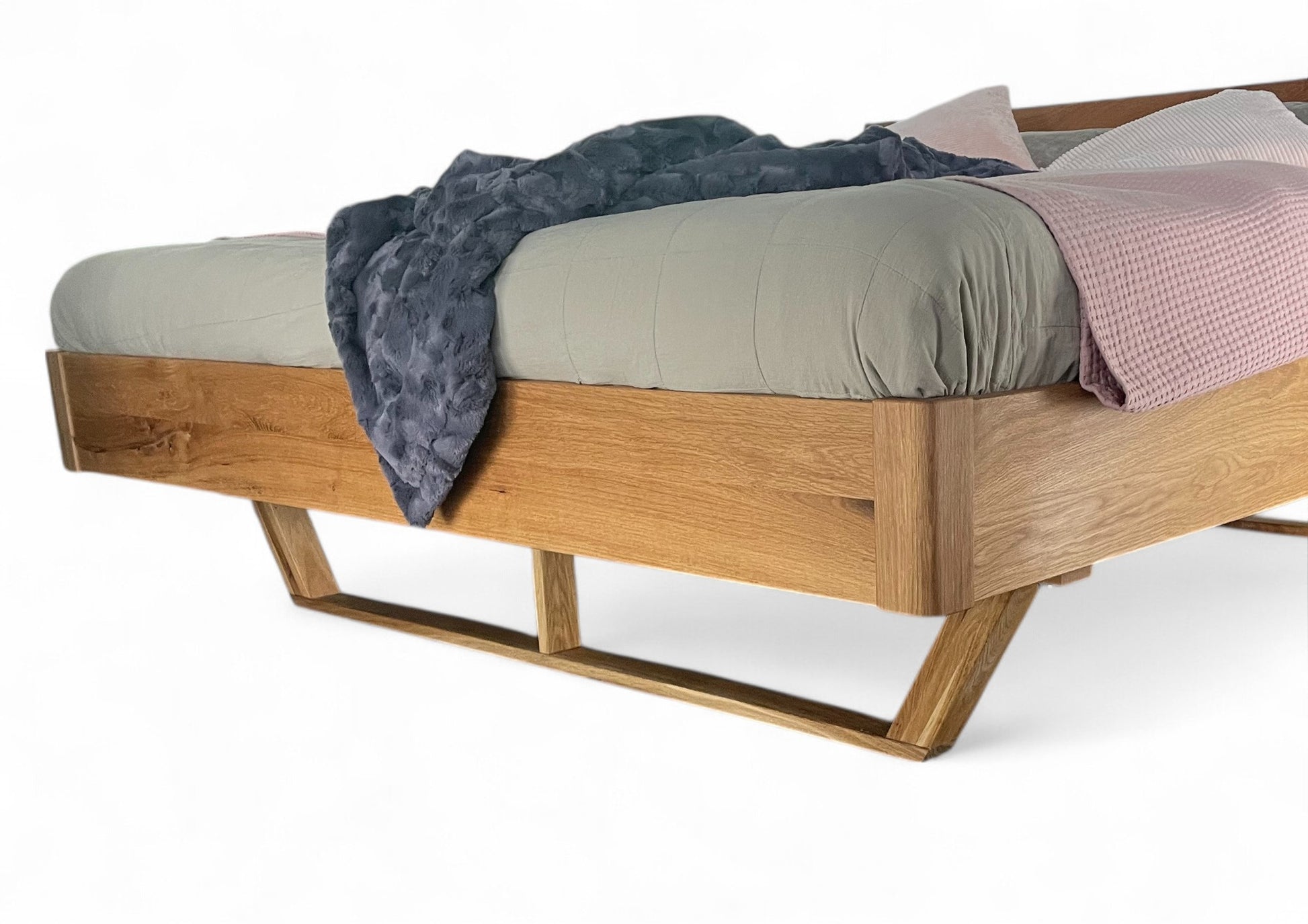 Bett Mona Eiche Massivholz
