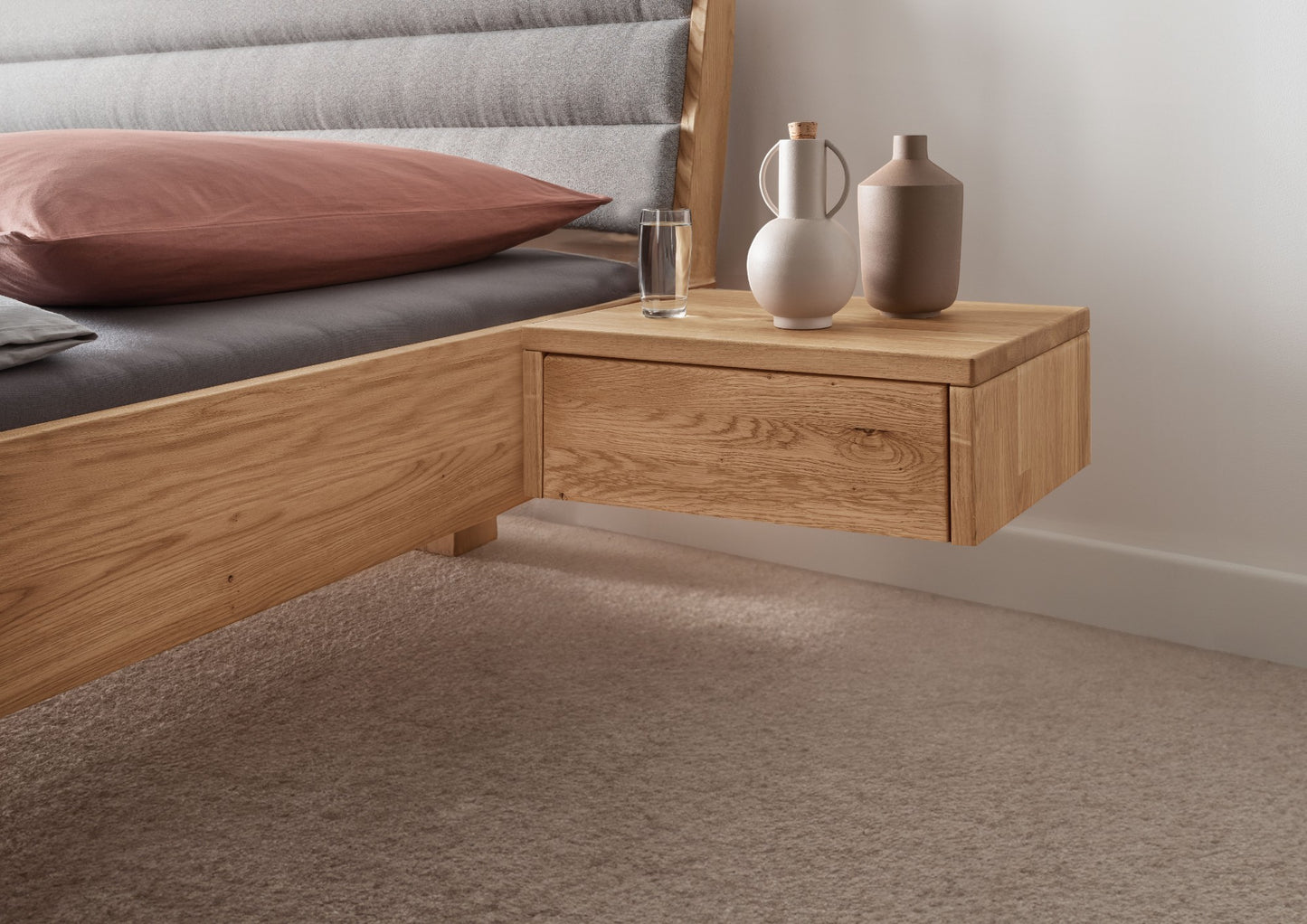 Nachttisch LARA Eiche Massiv schwebend mit Schublade – Modernes Design aus Massivholz