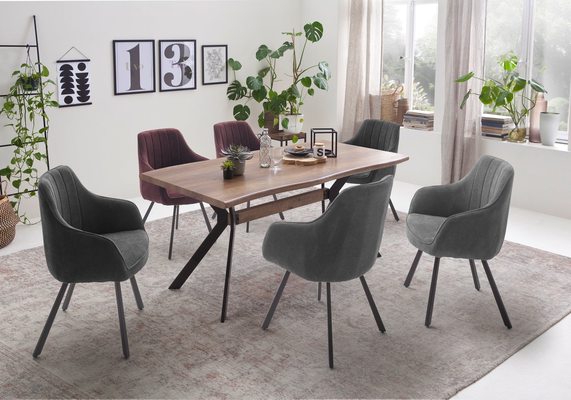 Designstuhl SASSELLO mit Armlehnen – 4-Fuß-Stuhl